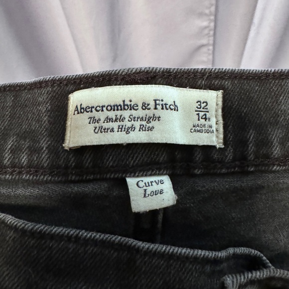 Abercrombie and Fitch Ankle Jeans - Picture 6 of 8
